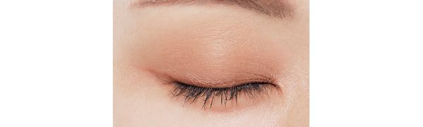 血色感と陰影をジワッと演出 上まぶた