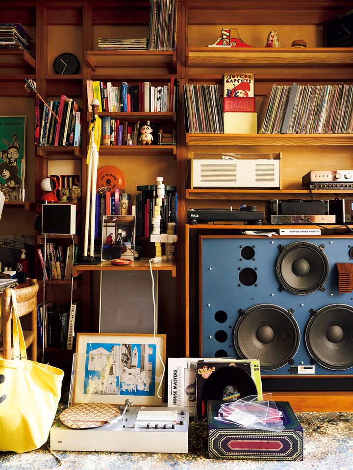 実業家のラムダン・トゥアミの自宅地下、〈ブラウン〉のヴィンテージオーディオ