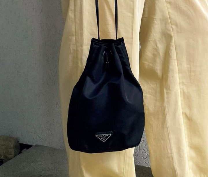 リラクシーな雰囲気を黒巾着で引き締め