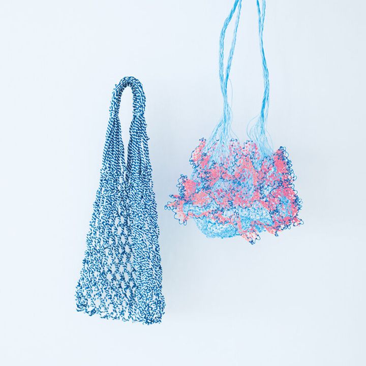 右は、鎌倉で見つけた魚捕りの網を使ったバッグ。左は昔もらった「セリーヌ」のノベルティ。