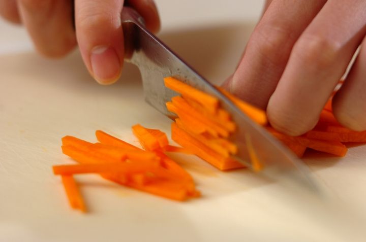 ニンジンとリンゴジャムのサラダの下準備1