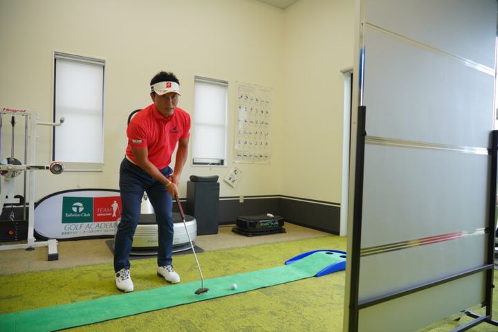 パッティングを上達させたいなら「鏡を見ながら」練習しよう