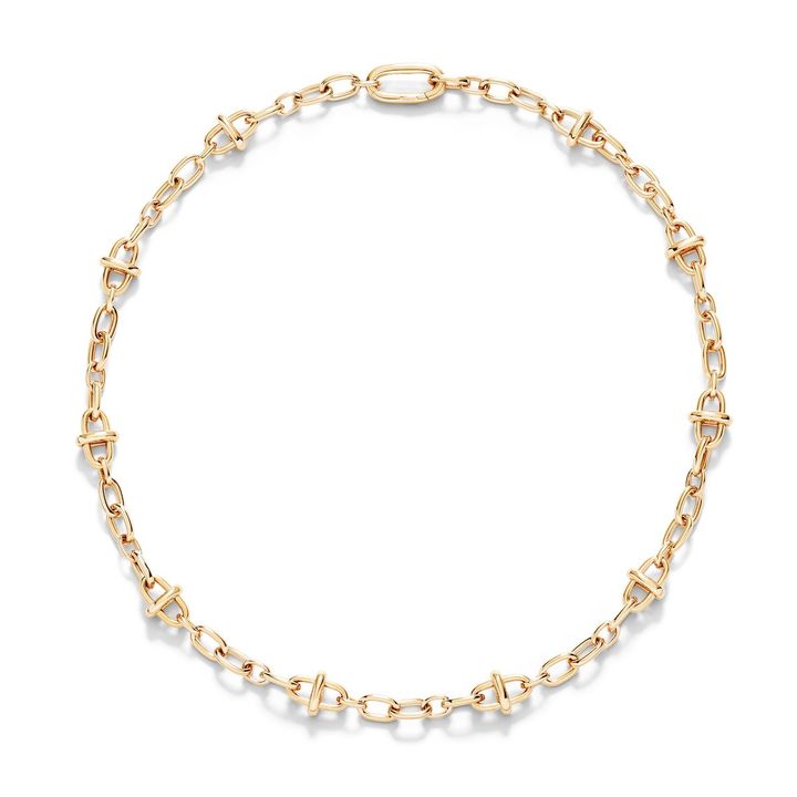 「イコニカ」 ネックレス（YG／44cm）¥2,167,000、（50cm) ¥2,431,000／POMELLATO（ポメラート クライアントサービス 0120-926-035） Photo _ Courtesy of POMELLATO