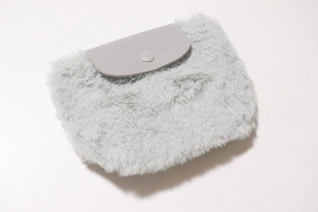 ダイソーの可愛いエコファーマチ付ポーチ