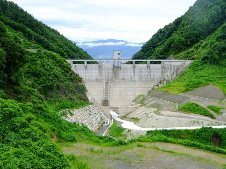 雄大な景色に溶け込み、私たちの生活を静かに見守るダム。All About ニュース編集部が全国250人を対象に実施した「ダム（中部地方）」に関するアンケートの調査結果から、「好き＆行ってみたい長野県のダム」ランキングを紹介します。