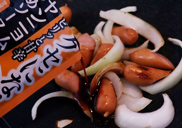ダイソーのヤンニョム炒めソースで調理する