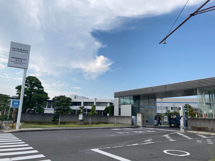 日産・追浜工場入口