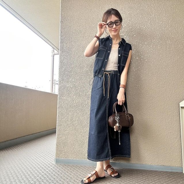 GUのベージュの「ブラフィールクロップドフェザーキャミソール」