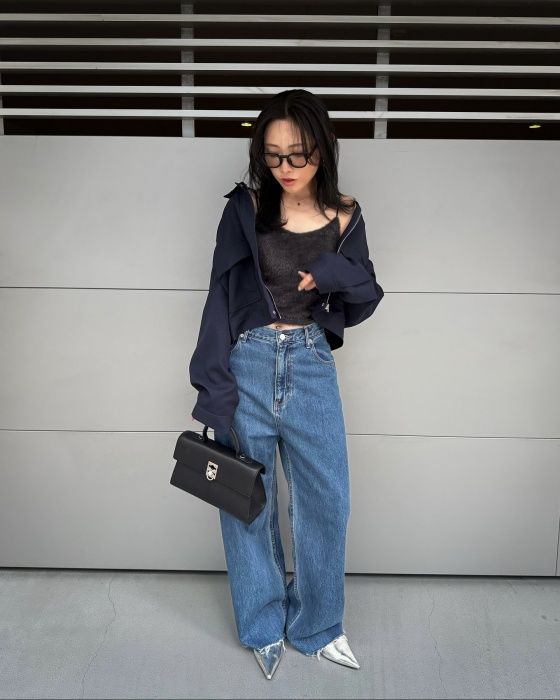 GUのダークグレーの「ブラフィールクロップドフェザーキャミソール」