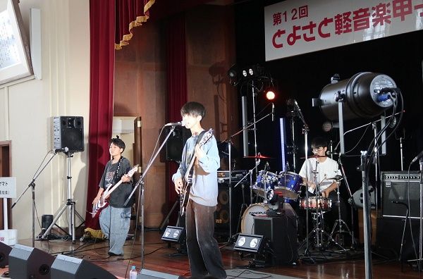 【滋賀県豊郷町】豊郷小学校旧校舎群を舞台に、高校生バンドを対象とした「とよさと軽音楽甲子園」開催