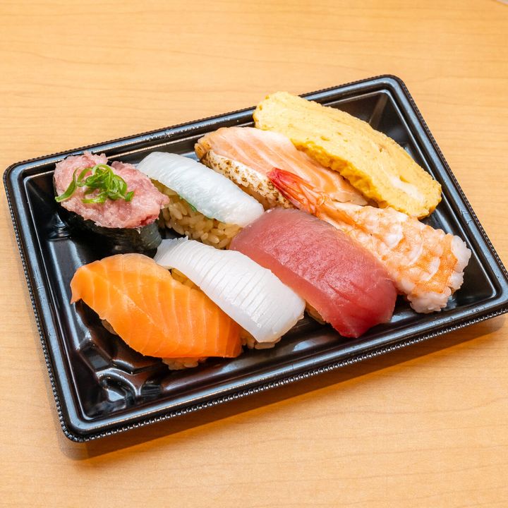 ネット注文限定・持ち帰りメニュー：観月の宴 原神コラボ限定セット8貫 コラボ限定エコバッグ付き