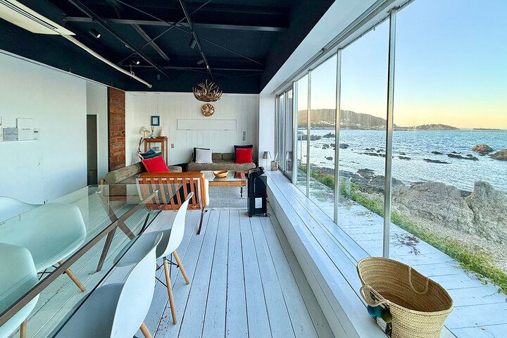 海の上で暮らすような非日常ステイ♪ 葉山の絶景プライベート邸宅で心ほぐす贅沢時間を「THE HOUSE」