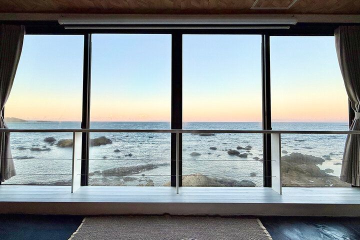 海の上で暮らすような非日常ステイ♪ 葉山の絶景プライベート邸宅で心ほぐす贅沢時間を「THE HOUSE」