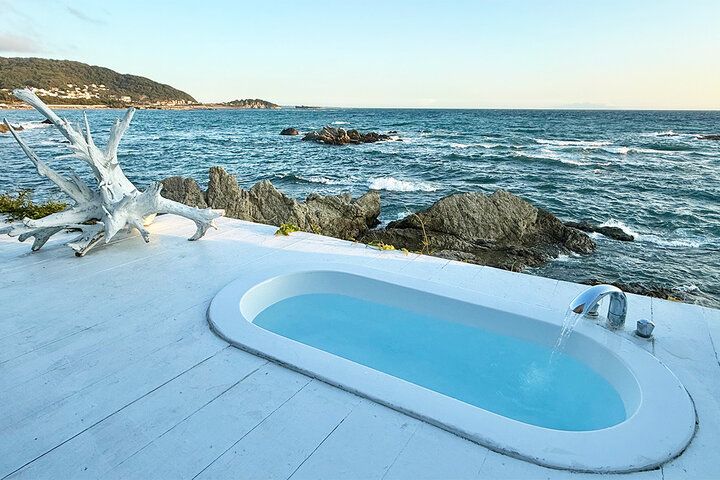 海の上で暮らすような非日常ステイ♪ 葉山の絶景プライベート邸宅で心ほぐす贅沢時間を「THE HOUSE」