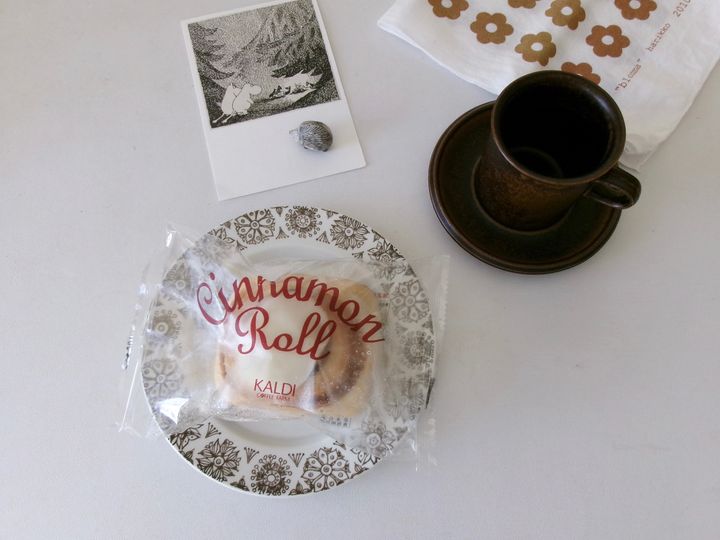フィンランドの食卓ごっこ。《アラビア》のかわいい雑貨と《カルディ》のシナモンロール【sumire.のおいしいヨーロッパごっこ vol.2】