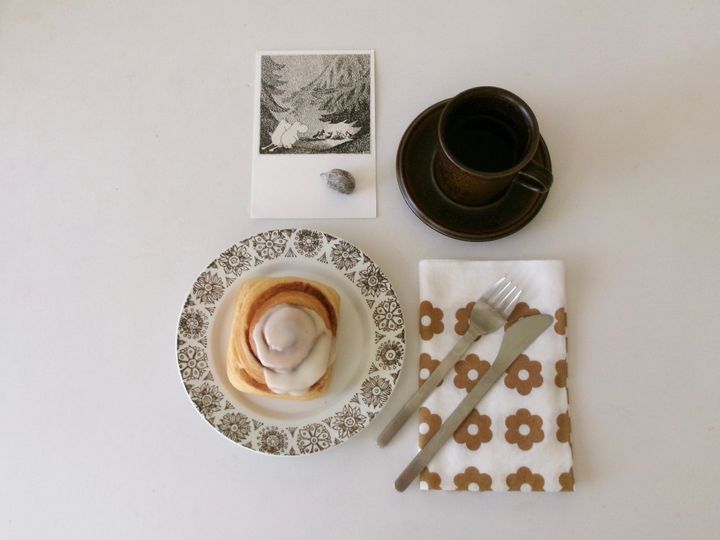 フィンランドの食卓ごっこ。《アラビア》のかわいい雑貨と《カルディ》のシナモンロール【sumire.のおいしいヨーロッパごっこ vol.2】