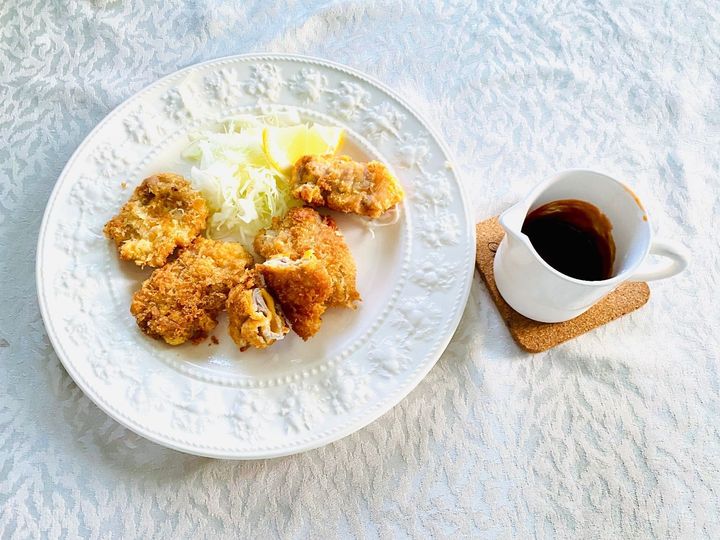 少ない油で揚げる！「チーズinミルフィーユカツ」の作り方