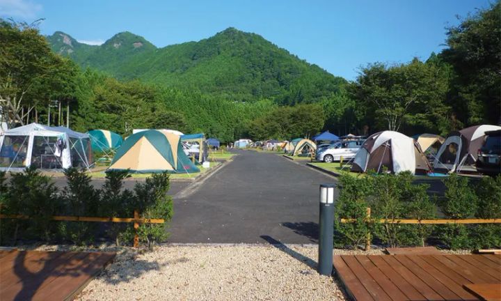 ワークマンの新製品が画期的すぎる！まるで着る冷凍庫!?話題のベストを実際に着てみた