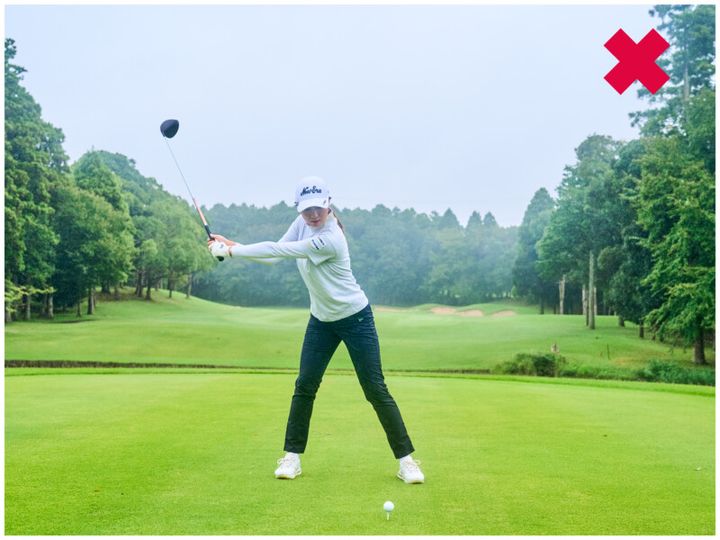 女子プロが実践する“遠くに飛ばせる美スイング”のポイントを解説