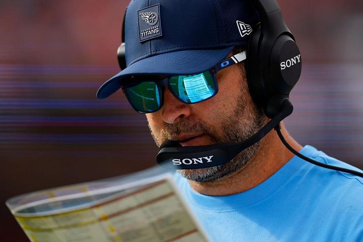 サッカー日本代表が遠征中のアメリカでNFL開幕！日本の『SONY製』ヘッドセットが目立ちまくる