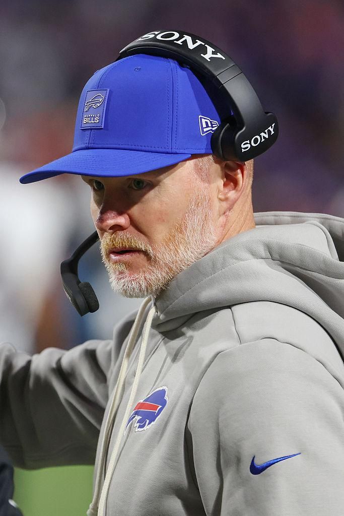 サッカー日本代表が遠征中のアメリカでNFL開幕！日本の『SONY製』ヘッドセットが目立ちまくる