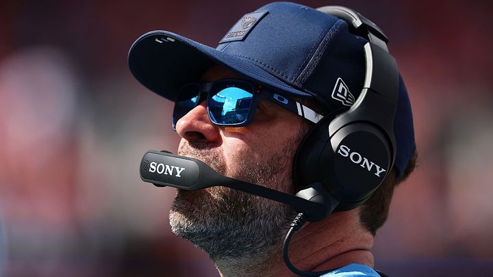 サッカー日本代表が遠征中のアメリカでNFL開幕！日本の『SONY製』ヘッドセットが目立ちまくる