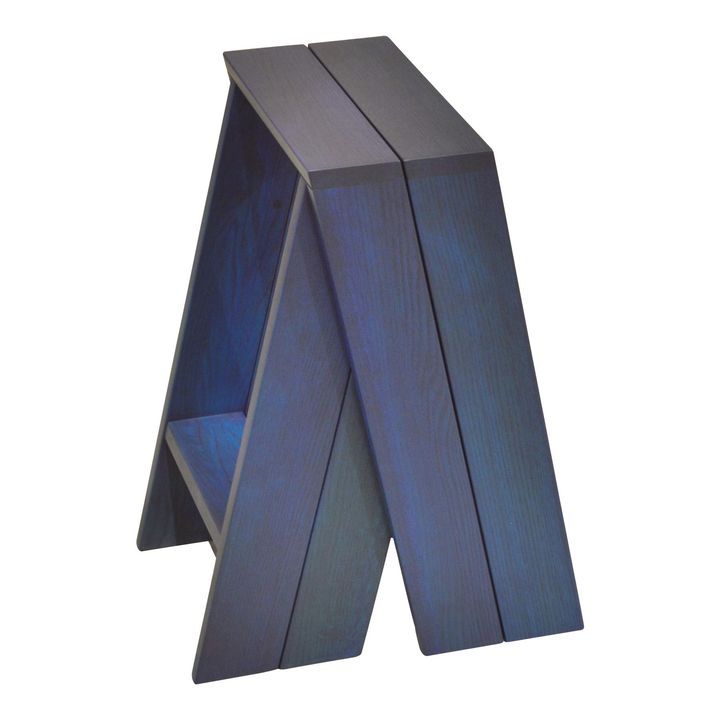 「AA STOOL」（ディープインディゴ） ¥99,000／石巻工房（シボネ）