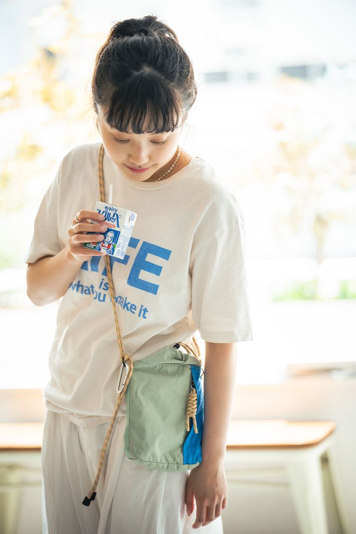 涼し気で秋ニュアンスもほんのり。夏の終わりはミルクティー色がいい！【FUDGE FRIEND おしゃれさんの毎日コーディネート vol.585｜大島花菜】