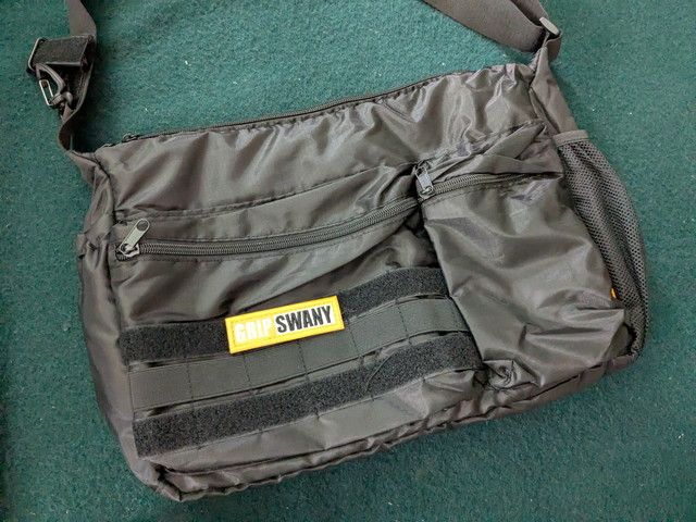 ワッペン付きショルダーバッグ