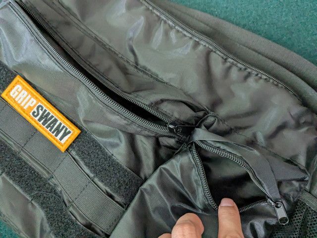 グリップスワニーショルダーバッグフロントポケット