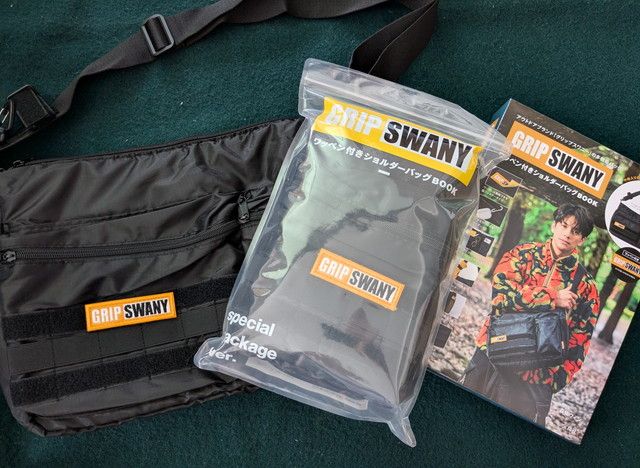 グリップスワニーワッペン付きショルダーバッグbook