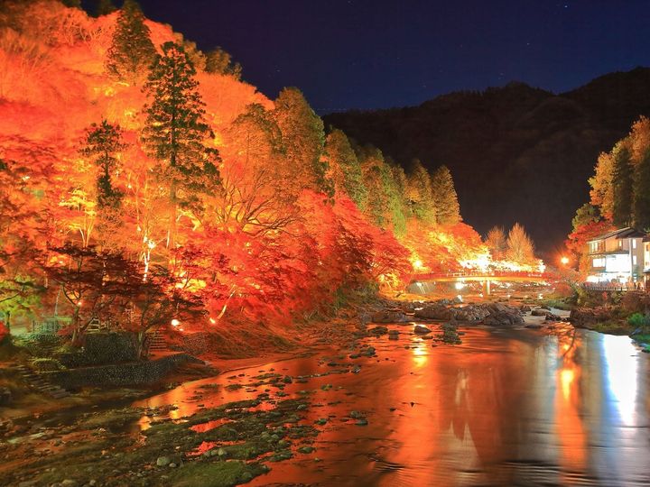 All About ニュース編集部が全国228人を対象に実施した「中部地方のお月見スポットに関するアンケート」の調査結果から、好き＆行ってみたい「愛知県のお月見スポット」ランキングを発表！ 2位「香嵐渓」を抑えた1位は？