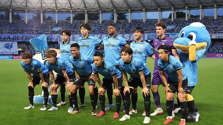 J1強豪、「選手が試合で着用しない」長袖ユニフォーム販売を発表！サポーターのために8年ぶり登場