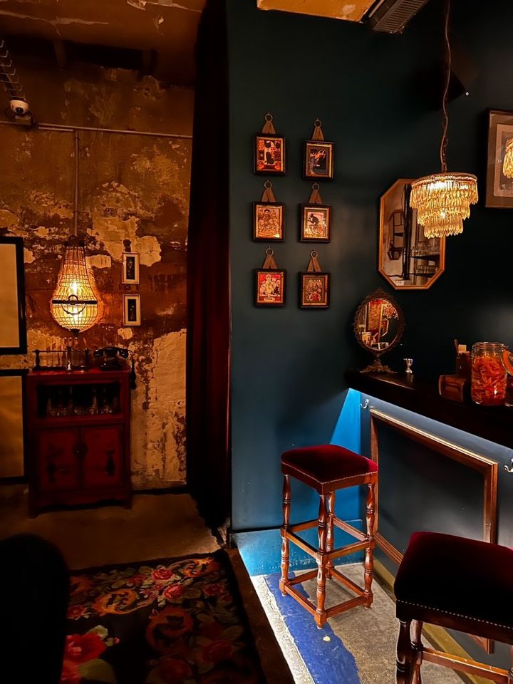 パリ、真夏の夜はバーで乾杯【夢見るパリ】