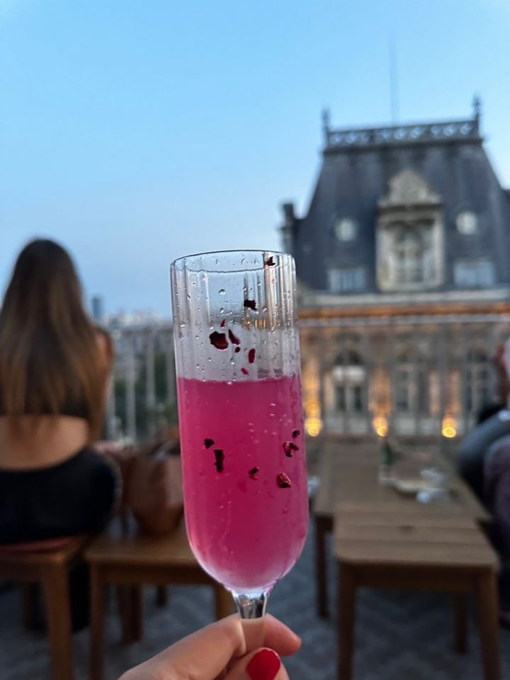 パリ、真夏の夜はバーで乾杯【夢見るパリ】