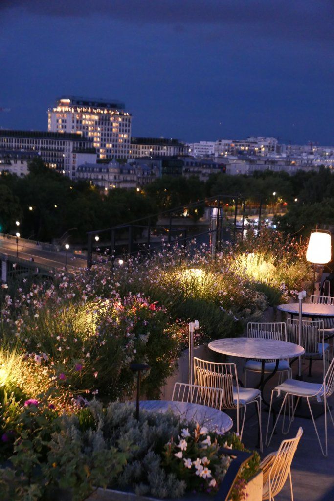 パリ、真夏の夜はバーで乾杯【夢見るパリ】