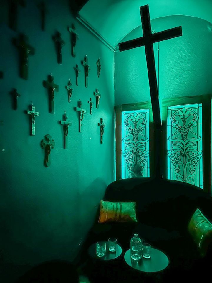 パリ、真夏の夜はバーで乾杯【夢見るパリ】