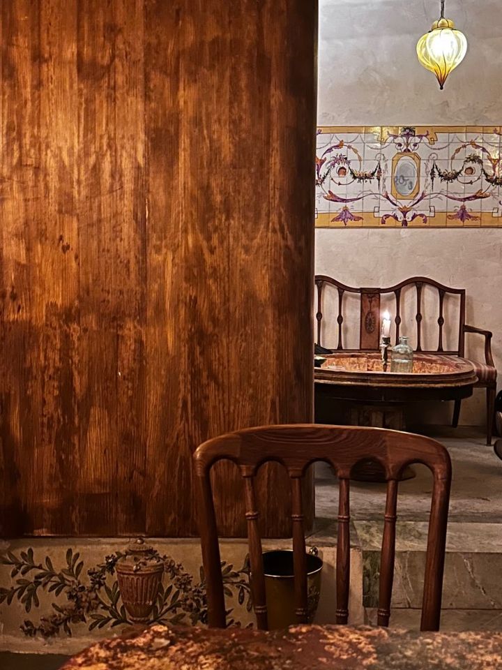 パリ、真夏の夜はバーで乾杯【夢見るパリ】