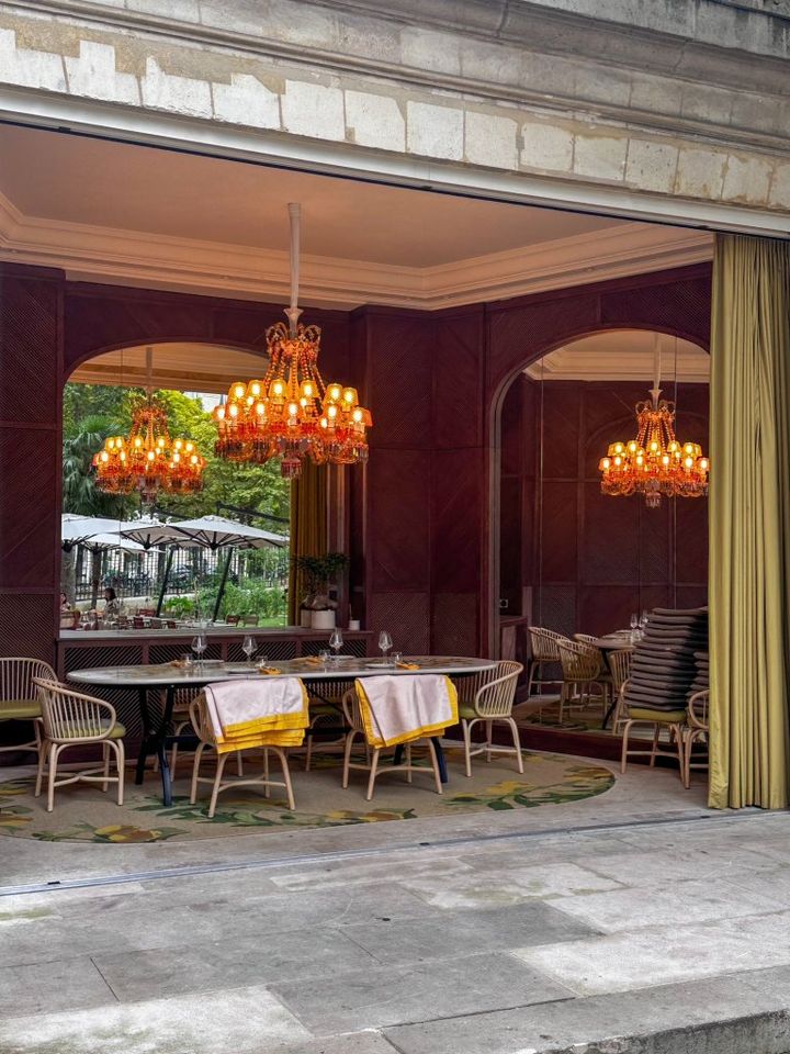 パリ、真夏の夜はバーで乾杯【夢見るパリ】