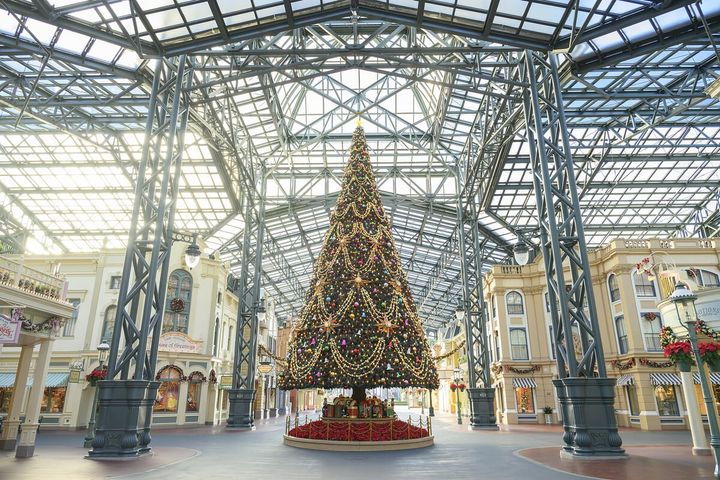 東京ディズニーランド ワールドバザールのクリスマスツリー