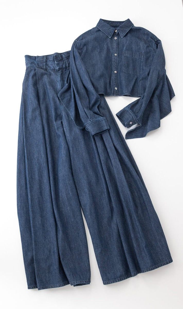 デニムシャツ¥37,400、デニムパンツ¥39,600／ともにル フィル（ル フィル ニュウマン 新宿店）