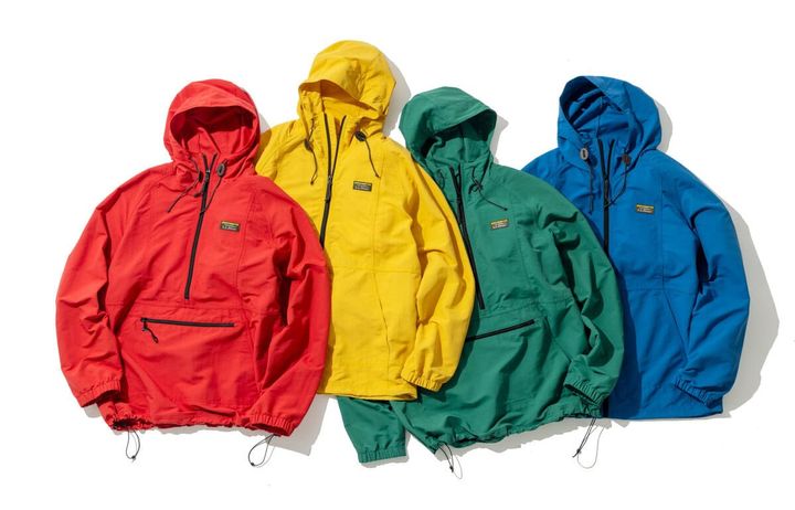 ブランドのアーカイブからインスパイアされたビビットな単色カラーでのアノラックやジャケットがラインナップ。