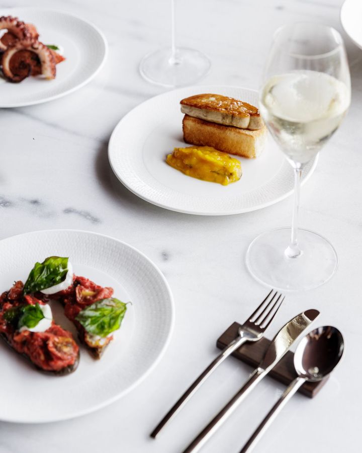 一日の始まりは「タル」の朝食ビュッフェ。スタッフのホスピタリティが素晴らしくて、気持ちのいいスタートが切れる。