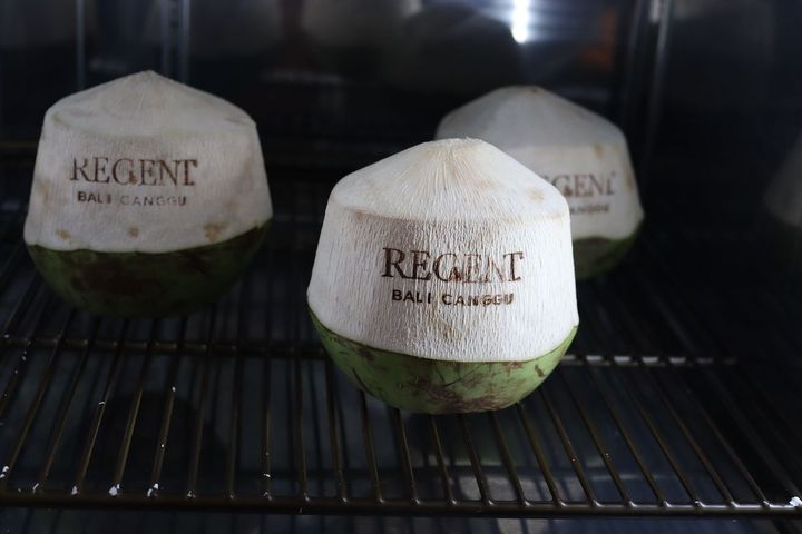 採れたて、開けたてのココナツのジュース。1日1個が日課に。