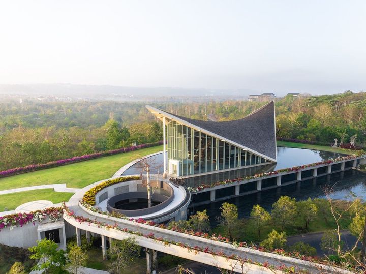 ユネスコのヴェルサイユ賞で「世界で最も美しい美術館2025」にも選ばれたサカ美術館。