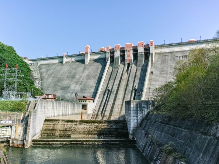 雄大な景色に溶け込み、私たちの生活を静かに見守るダム。All About ニュース編集部が実施した「ダム（東北地方）」に関するアンケートの調査結果から、「好き＆行ってみたい青森県のダム」ランキングを発表します。2位「浅瀬石川ダム」を抑えた1位は？