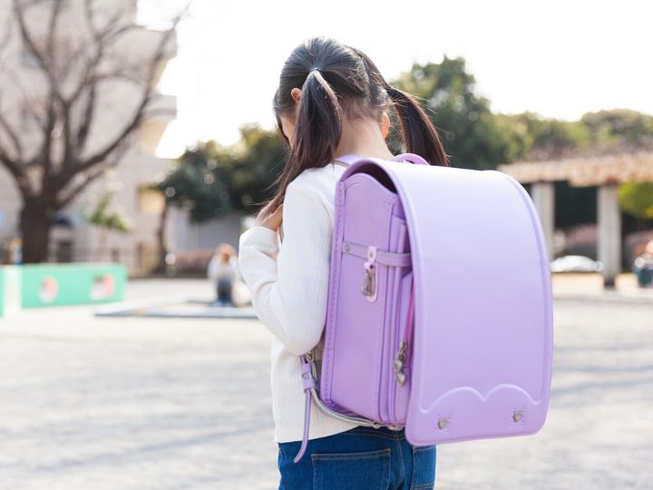 両親は自分をかわいがってくれた。弟が生まれるまでは。同じ家庭でも育つ「環境」が同じとは限らない。39歳女性は、みんなが弟を優先させる環境に怒りと寂しさを感じていた。そしてそれは、彼女の生き方そのものに大きな影響を及ぼした。※サムネイル画像：PIXTA