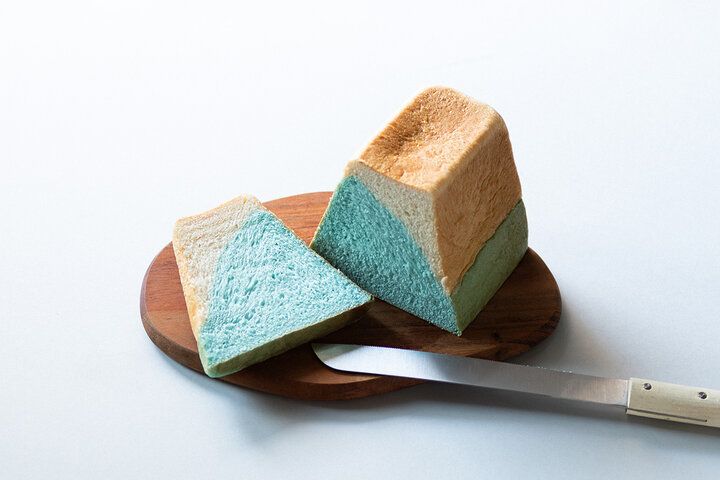 【山梨】青と白のコントラストが美しい、河口湖生まれの「FUJISAN SHOKUPAN」