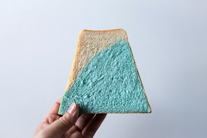 【山梨】青と白のコントラストが美しい、河口湖生まれの「FUJISAN SHOKUPAN」