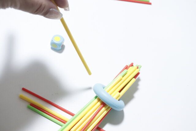 セリアの大人気ゲームにそっくりなハラハラスティックゲーム